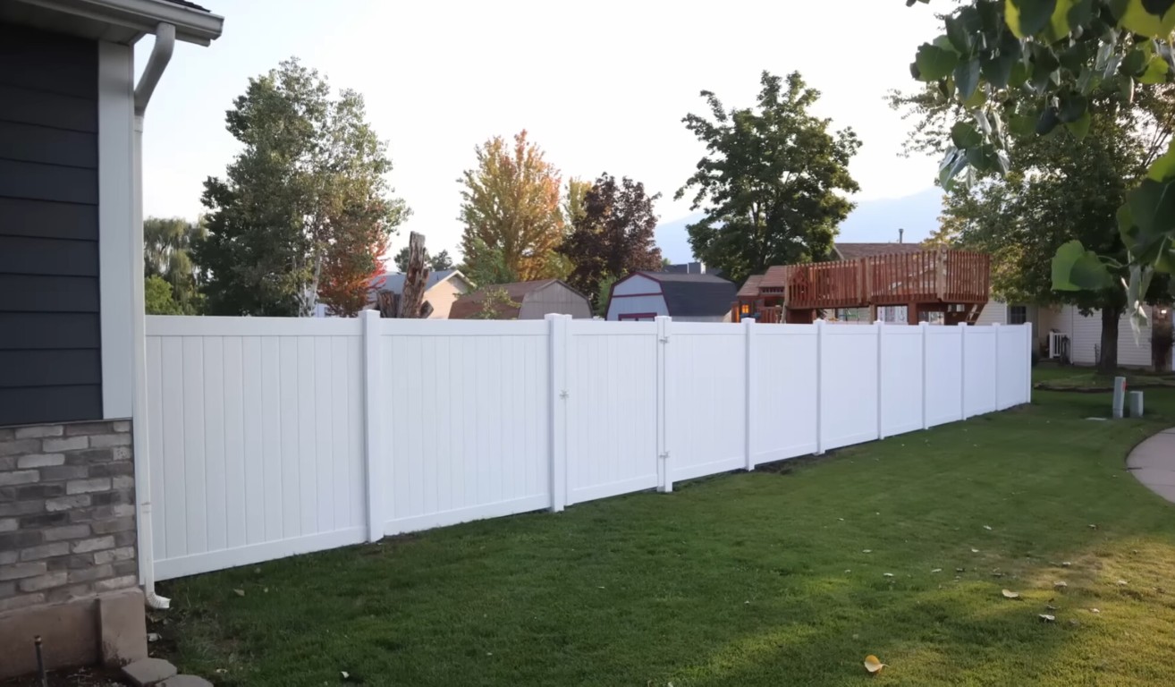 Safe pool fencing installation in Quincy, IL